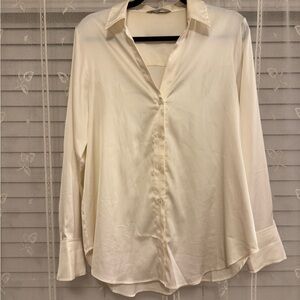H&M | GENTLY WORN | SILK/SATIN CREAM BUTTON UP | MEDIUM
